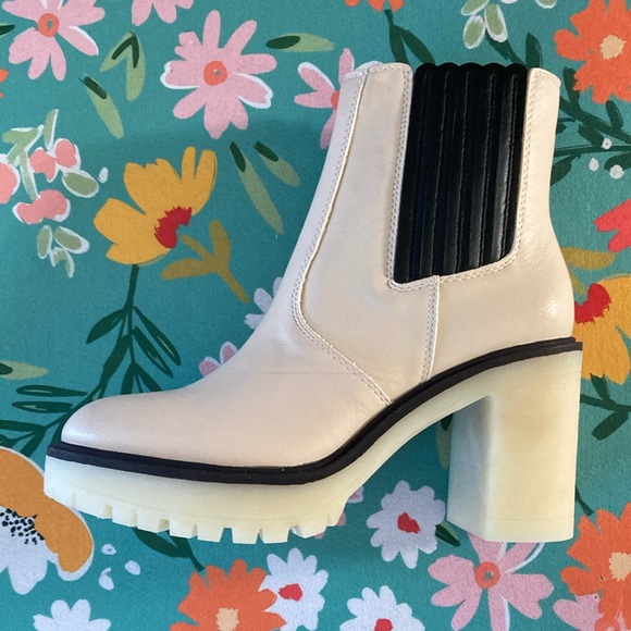 NWOT Oasis Society Anastasia Chelsea Style Platform Chunky Sole Boots Size 8 - Picture 4 of 12